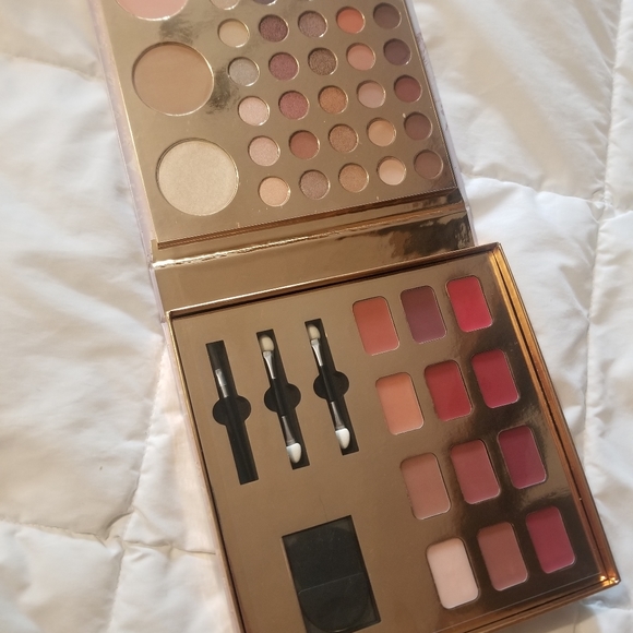 Beautique Gift of Beauty Holiday collection - Picture 3 of 7